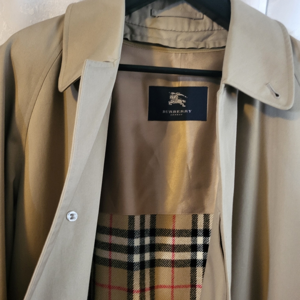 Burberry London, Men's Trench Coat, Jacket, Size 40L, Color Tan, Luxury - Picture 6 of 16